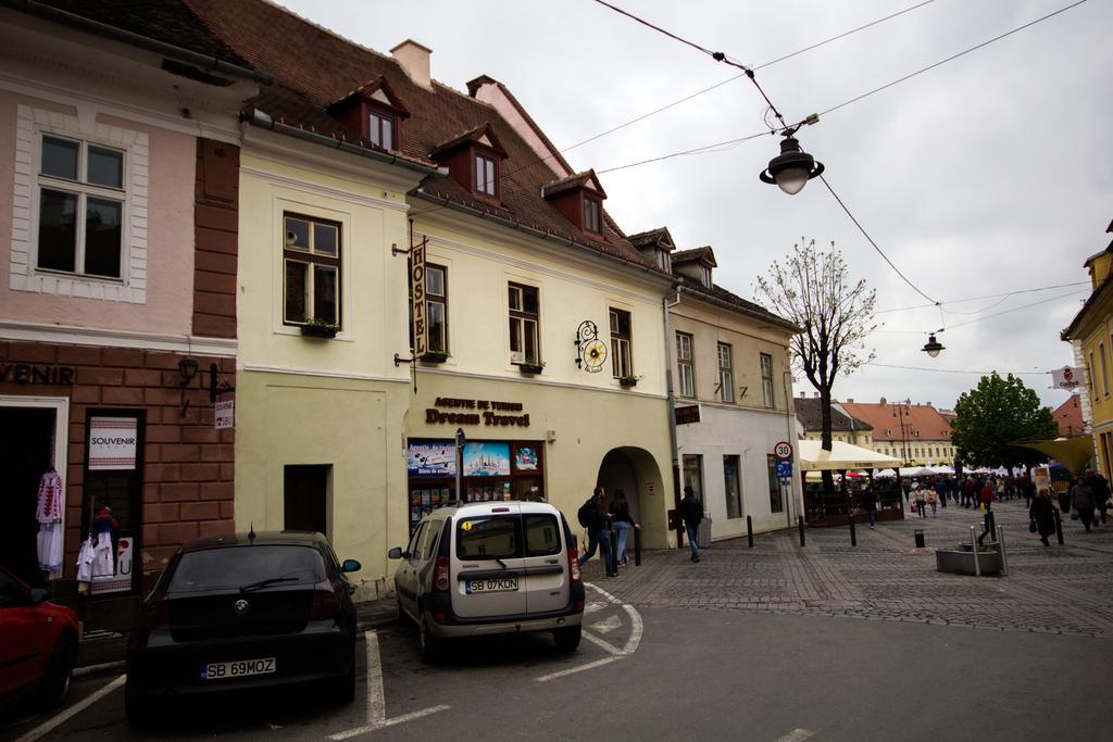 Hostel Pangeea Sibiu Bagian luar foto